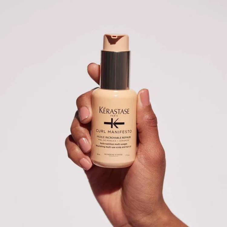 Kerastase Curl Manifesto Huile Sublime Repair Product In Action Alt Image2